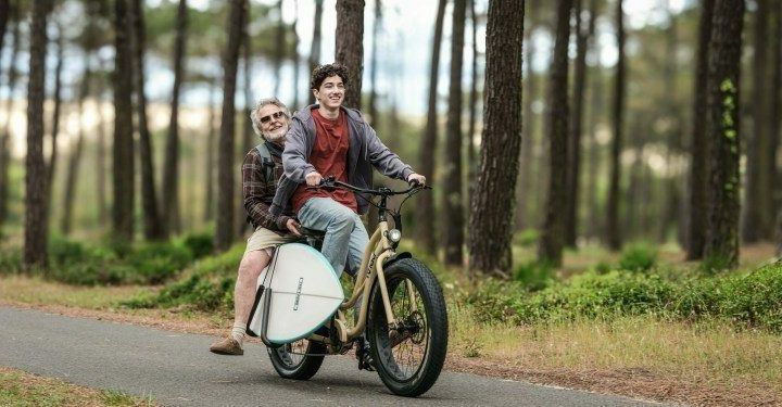 Cine seniors regarde